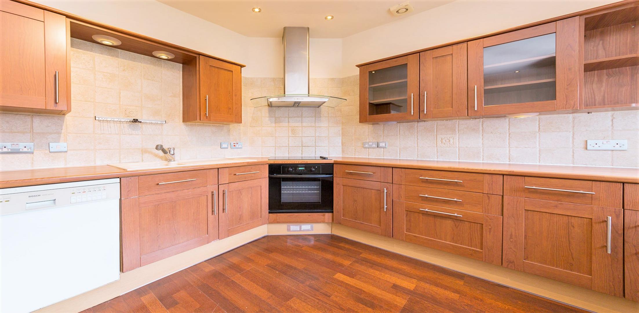 			2 Bedroom, 1 bath, 1 reception Flat			 Park Drive, GOLDERS GREEN